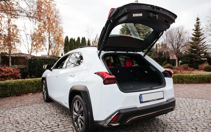 Lexus UX cena 145000 przebieg: 39452, rok produkcji 2020 z Białystok małe 742